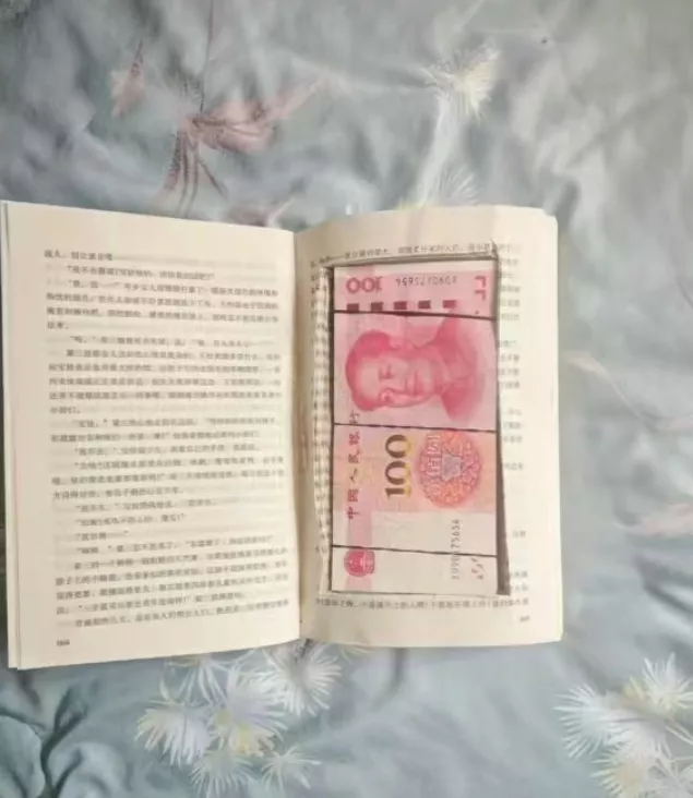 “把书挖个洞 钱藏里面寄过来！”小伙听“女友”指挥邮寄5万 之后他没想到…