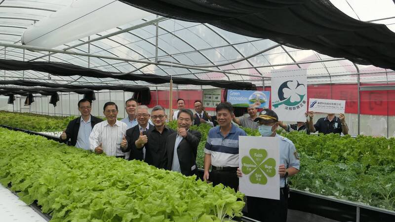 屏东监狱今年推出水耕蔬菜班。（华懋公司提供）