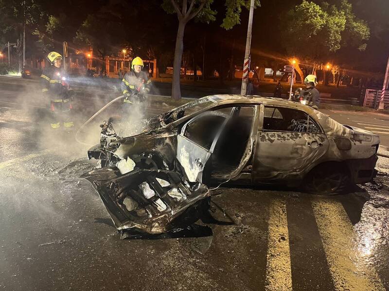 被烧毁的肇事汽车。（读者提供）