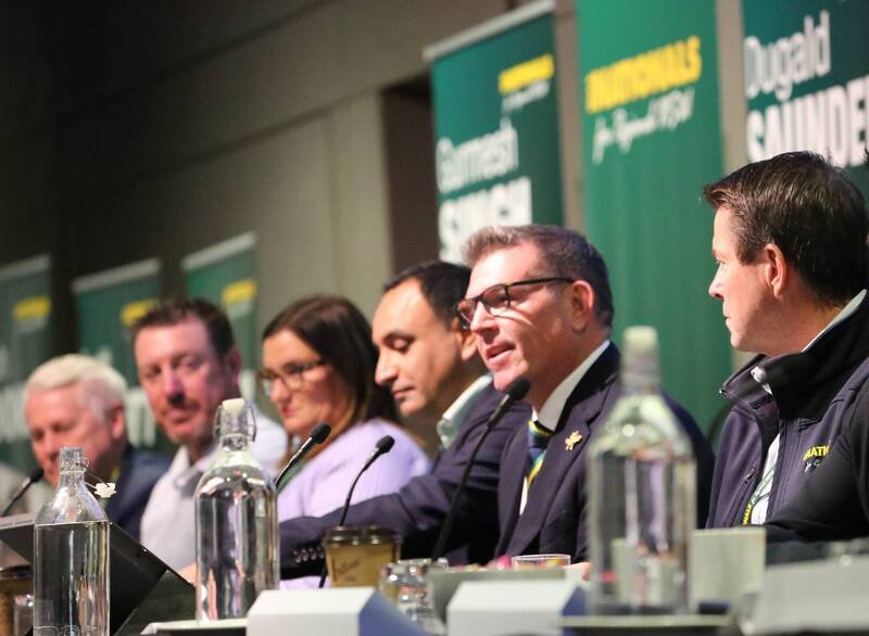 澳洲新南威尔斯国家党党魁桑德斯（右二）17日突然请辞。（撷取自脸书帐号@NSW Nationals）