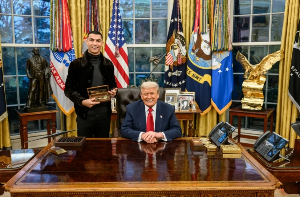 白宫公布C罗访白宫照片，与特朗普相谈甚欢