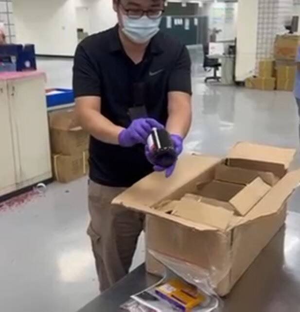 警方发现保养品里竟暗藏二级毒品。（民众提供）