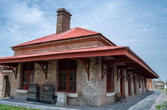 中国最尴尬的C位城市,出道即巅峰,经济吊车尾 中国最尴尬的C位城市,出道即巅峰,经济吊车尾