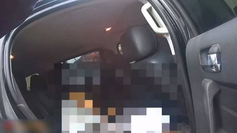 刘姓男子被发现陈尸在工厂老板的吉普车上，开门就闻到异味。（警方提供）