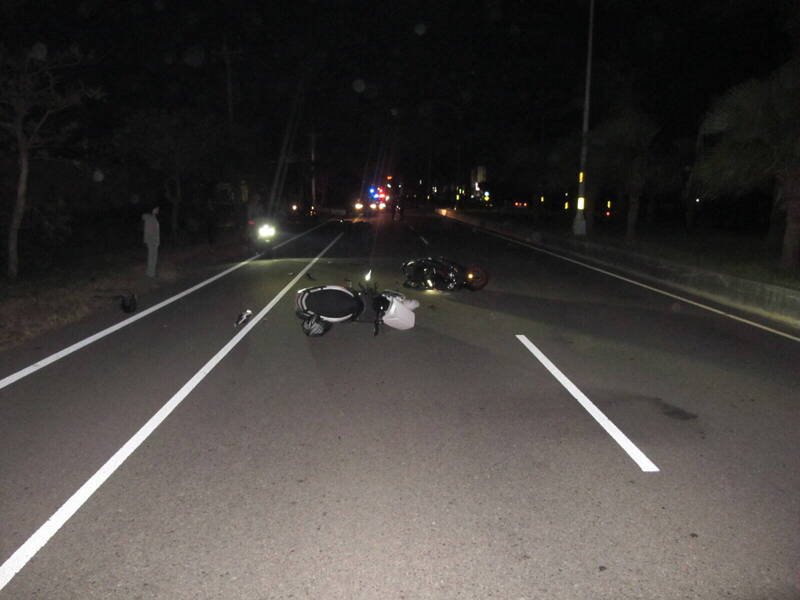 彰化鹿港彰滨五路传出4部机车连环撞的意外，4人受伤送医。（民众提供）