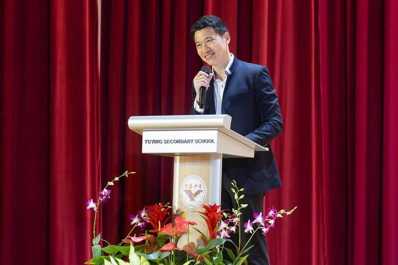 新加坡文化、社区及青年部代理部长梁振伟，因对香港足球队员与球迷出言不逊，被炎上后致歉。（取自梁振伟脸书）