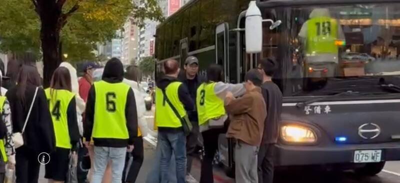 百家乐职业赌场主持人、女荷官等31人被依赌博罪嫌移送检方侦办。（记者邱俊福翻摄）