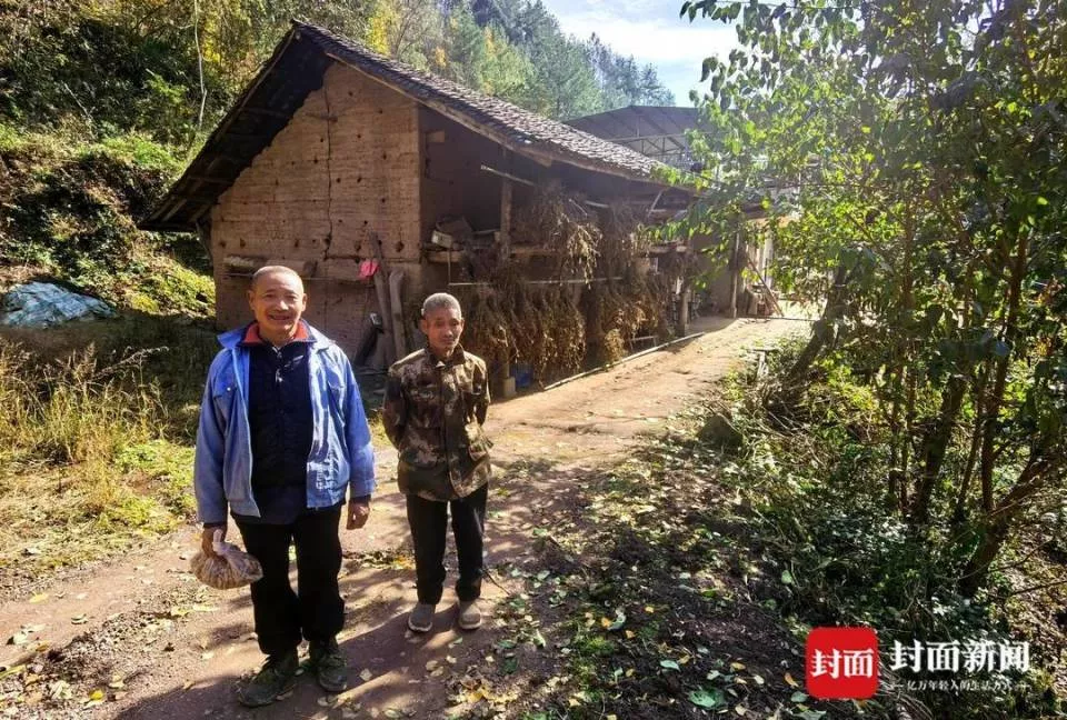 一家三口被亲戚拐卖，30年后重聚 人贩子以为“他死了”