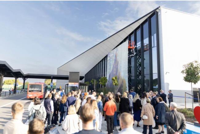 禁止所有中国外交官入境，他比美国还嚣张