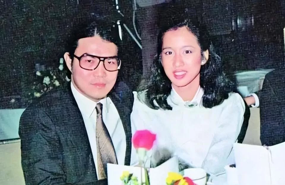 玉龙雪山下婚礼结束仅4天，霍震霆两个儿子爆雷