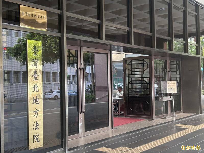 味王荣誉董事长颖川建忠（本名陈建忠）过世后，其家族掌控的10家核心控股公司卷入「千亿元股票去向不明」争议，北院已对10家公司各裁罚2万元。（记者刘咏韵摄）