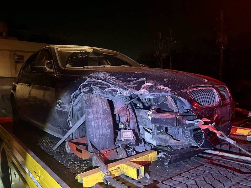 车祸后，BMW驾驶不见踪影，国道警方已掌握其身份，为35岁杨姓男子。（民众提供）