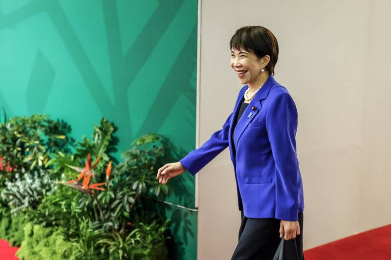 华府智库「哈德逊研究所」日本事务主席温斯坦表示，日相高市早苗没有让步的必要，他强调，让步不符合逻辑，也不符合日本利益。图为高市23日出席南非G20峰会。（欧新社）