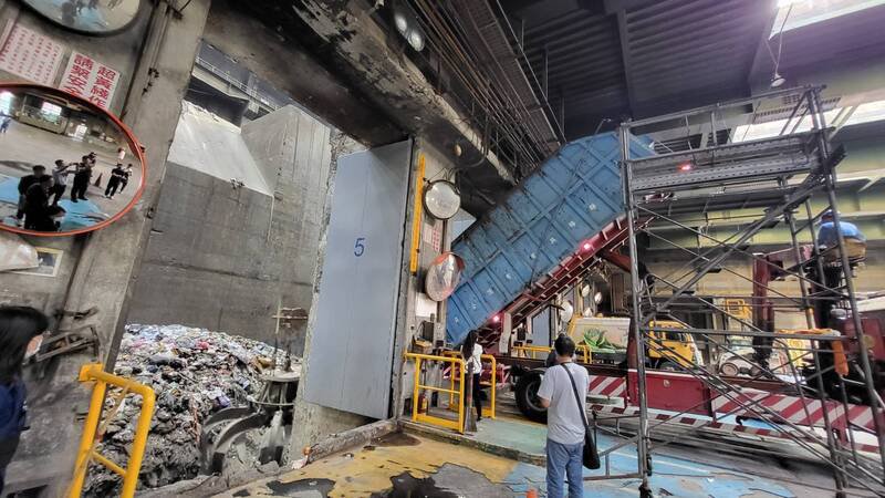 900多公斤毒品恺他命，24日下午3点半在高市南区资源回收厂以焚化方式销毁完毕。（高雄地检署提供）