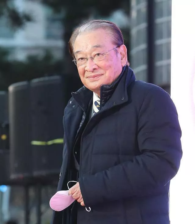 韩国“国民爷爷”李顺载去世,代表作《搞笑一家人》
