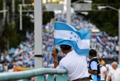 意外？宏都拉斯大选前夕「挺台派」造势车队严重车祸 至少8死30多伤