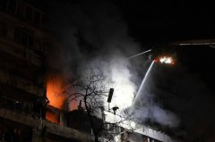 讽刺！川普才说和谈重大进展 俄国随即轰炸基辅公寓起火