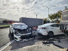 国一杨梅休息站又出事！疑辅助驾驶酿祸连撞5车3人伤