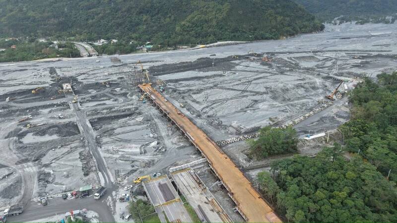 花莲马太鞍溪堰塞湖9月23日溢流造成19人死亡、5人失踪，台湾花莲地方检察署已完成初阶段资料搜集和证据巩固，且陆续传唤相关人员，截至目前尚未对涉案人员做出强制处分。（资料照）