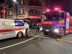 高雄盐埕区公寓火警 1女昏迷送医