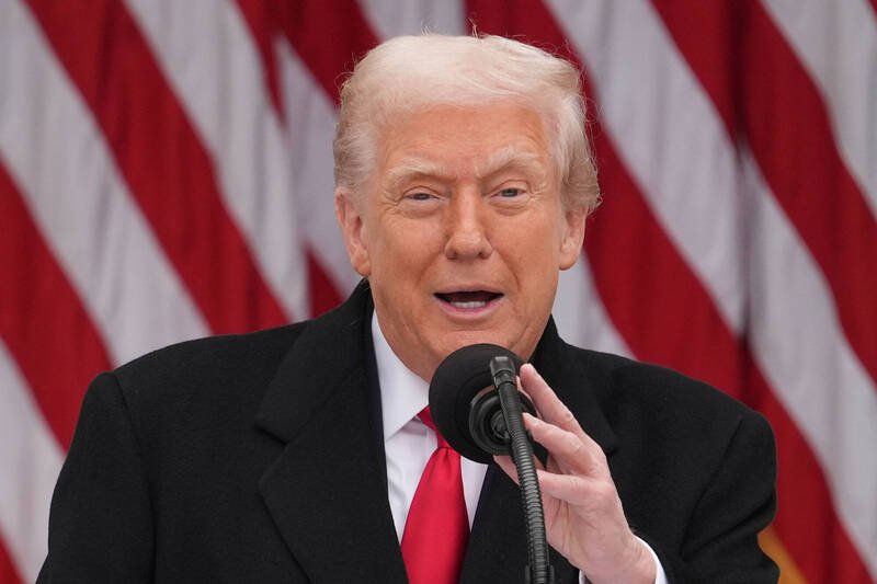 美国白宫在其官方网站上推出1个新专区，公开批评并列举了其声称「扭曲报导」的媒体机构和记者。图为美国总统川普。（美联社）