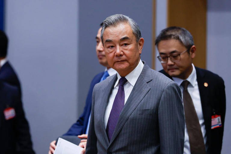 中国外长王毅（图）近期分别与英、法高层接触，提及「二战盟友」历史，试图游说欧洲国家在台海议题上支持中国。（彭博档案照）