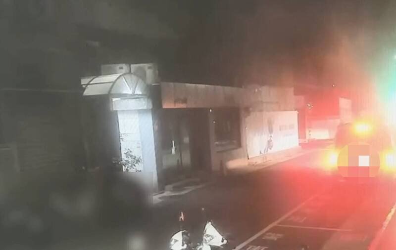 杜男将小客车误停在大安警分局敦化南路派出所警用停车格，但酒测值达0.28毫克，询后依公共危险罪嫌移送侦办。（记者陆运锋翻摄）