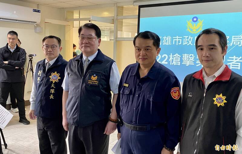鄢志豪（左起）、高市警局副局长吕世明、左营分局长谢承甫及鉴识中心主任谢金霖说明案情。（记者洪臣宏摄）