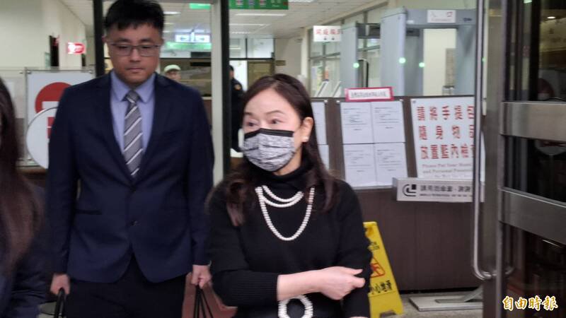 名嘴周玉蔻被控乌龙爆料指前中姐张淑娟曾与前立委蒋孝严「滚床单」，张淑娟提告加重诽谤、违反个资法，一审判周女1年6月，上诉后，高院今传唤周出庭。（记者杨国文摄）