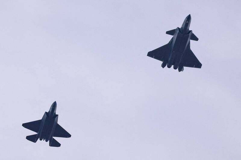 今日上午10点左右，有7架俄罗斯军机和2架中国军机，先后进入南韩防识区。示意图。（路透社）