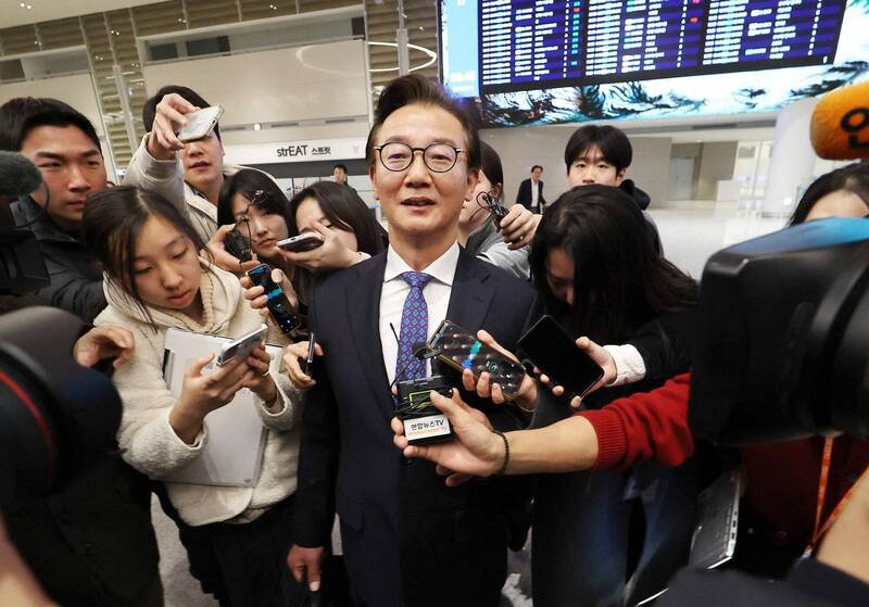 田载秀日前代表南韩政府访美出席联合国大会，11日返抵仁川国际机场并接受记者采访。（法新社）