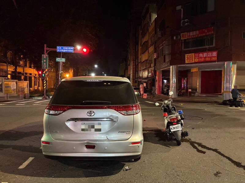 肇事银色轿车。（民众提供）