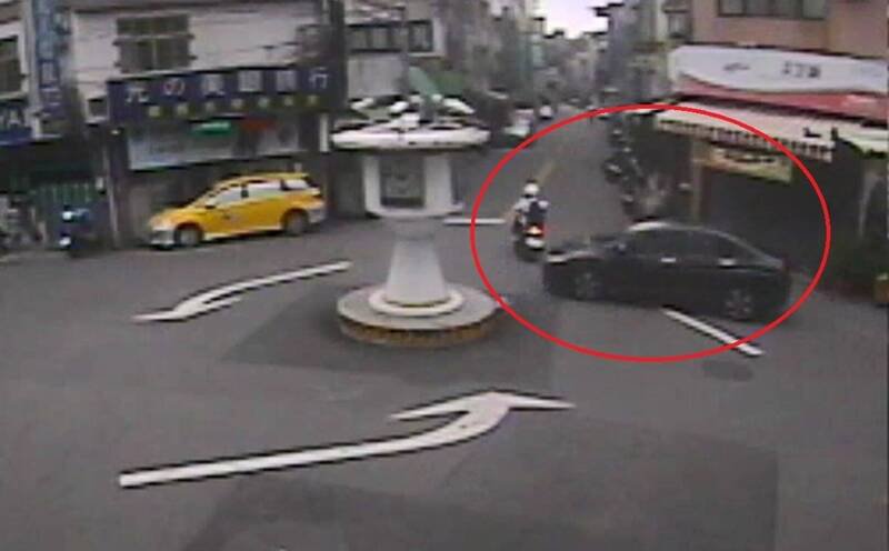 台中旧城区唯一现存的「圆环钟塔」，近日见证一起肇逃案。（警方提供）