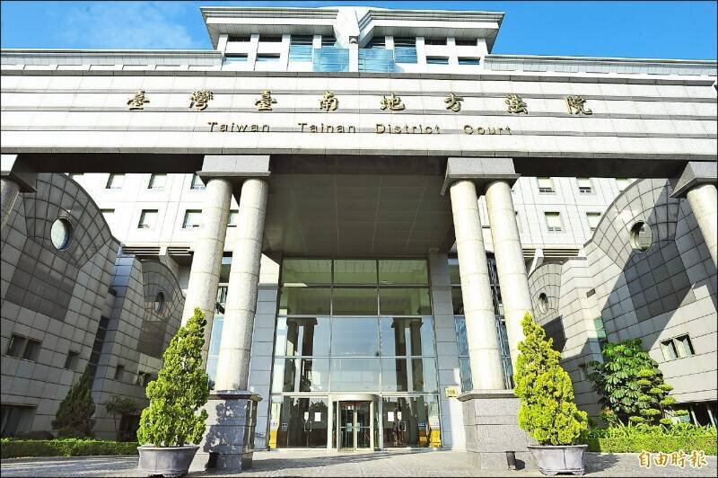 台南地院驳回3名弟妹免扶养声请，原因是入监的大哥自称赌场曾月赚200万仍讨月付1万5000元，法院认暂无需扶养。（记者王捷摄）