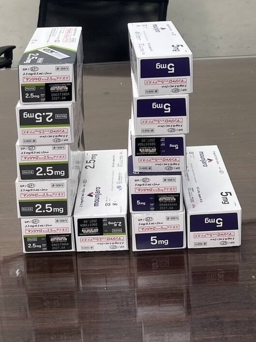 空服员夹带12盒「猛健乐瘦瘦针」闯关被查获。（台北关提供）