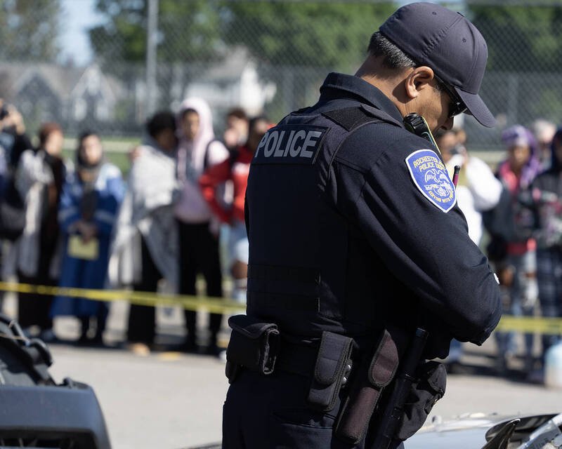 美国纽约州罗彻斯特3名警察，在感情纠纷时突遭枪击。罗彻斯特警方示意图。（图撷自City of Rochester Police Department脸书）