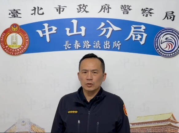 长春路派出所副所长简世裕说明案情。（记者郑景议翻摄）