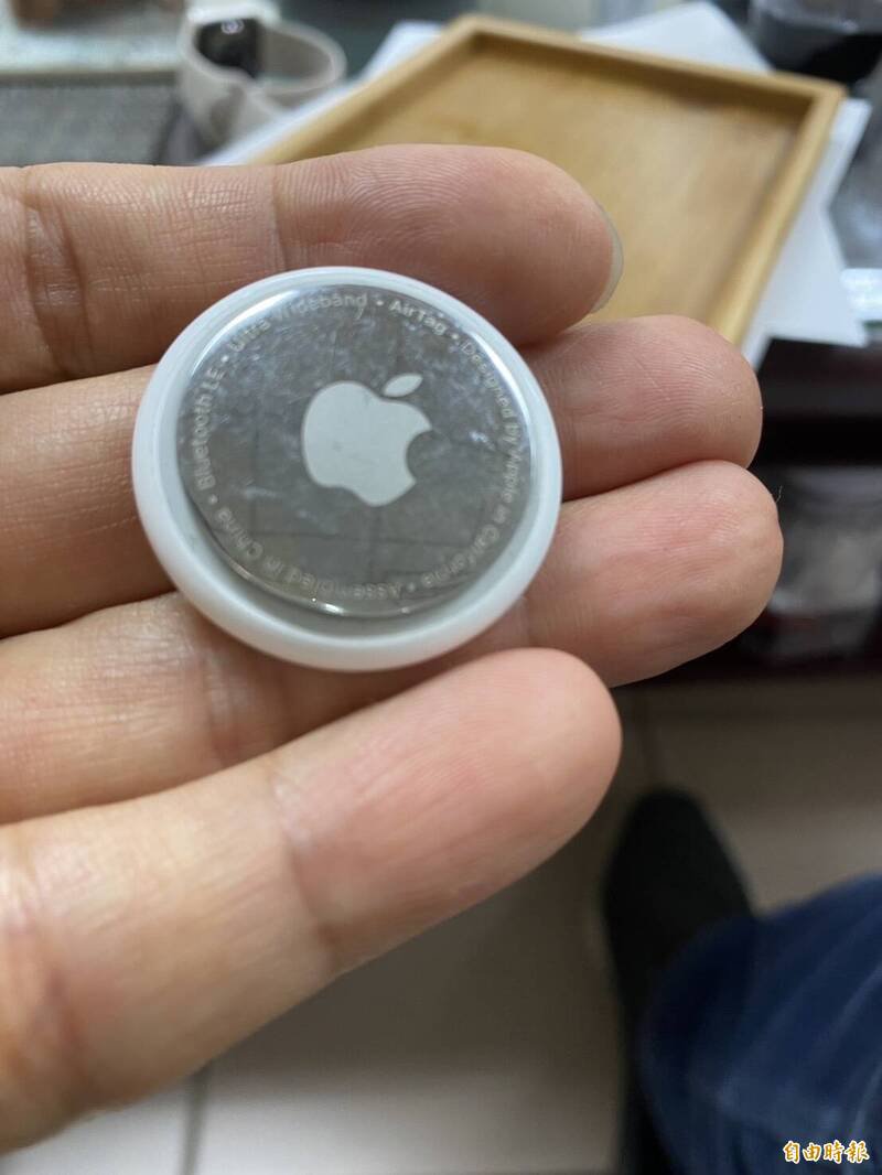 林姓男子偷装3个Apple AirTag 定位追踪器在儿子书包、外套与运动鞋内，窃录妻、儿行踪。基隆地院审结依林违反家庭暴力防治法判处拘役40天。（记者林嘉东摄）