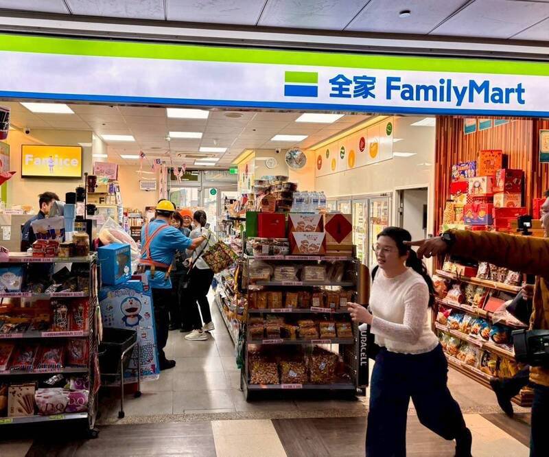 屏东火车站联合演练暴力事件应变。（屏东警分局提供）