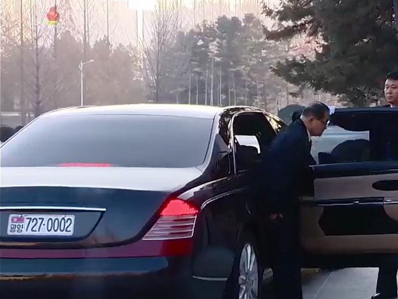 本月11日，北韩内阁总理朴泰成出席劳动党第8届中央委员会第13次扩大全会，专车车牌号码为「7·27 0002」。（图撷自北韩央视）