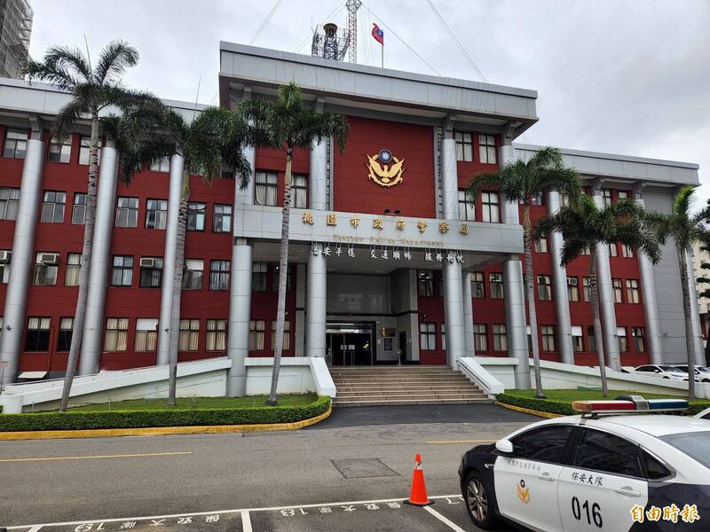 43岁陈姓男保全员因离职后心情不佳，昨天闯入前东家公司持刀扬言要抢20万元，更掏出瓦斯枪朝员警射击，2名员警被钢珠射到小腿，所幸仅有皮肉伤。（资料照）