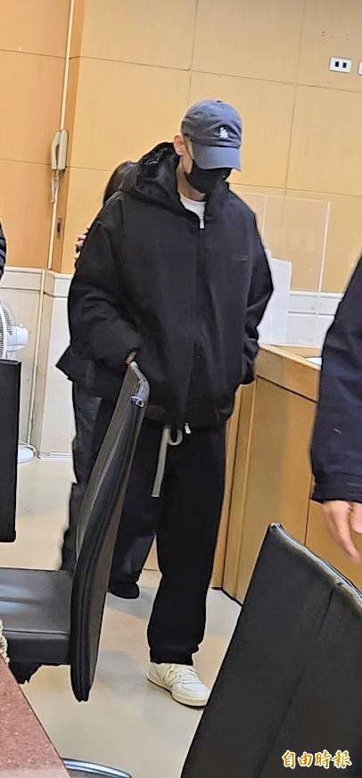 上市公司立德电子（3058）有高阶经理人，涉未经公司程序出售公司所持有的未上市柜股票，检调今发动搜索，并约谈购买股票的莱力国际商务公司前负责人廖蒲爵。（记者王定传摄）