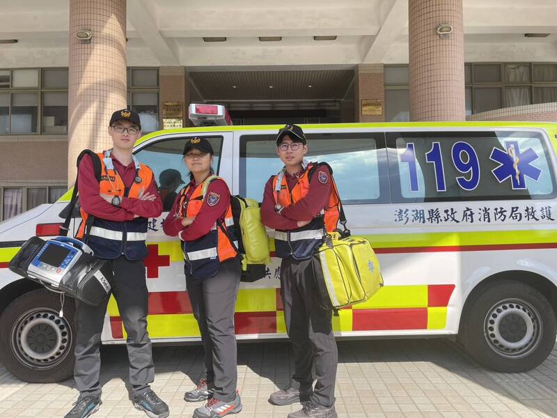 澎湖县政府消防局选派3人受训，都顺利取得EMTP证照。（澎湖县政府消防局提供）