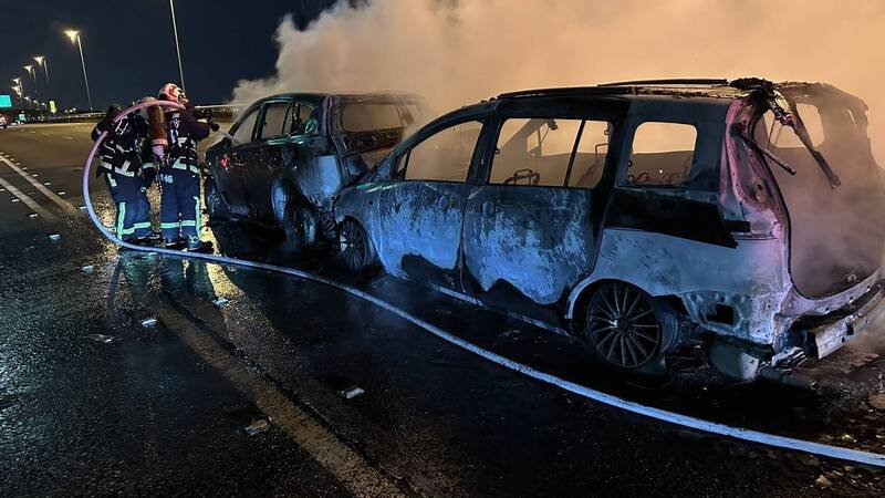 国3北上212公里5车事故，2车烧到全毁。（民众提供）