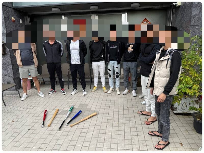 嘉市警方今拘提涉嫌砸毁私人神坛的相关人士。（警方提供）