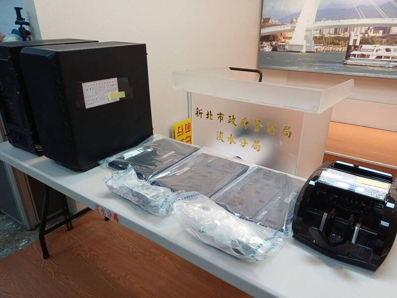 警方查扣电脑主机、笔记型电脑3部、手机、点钞机、监视器、现金40万元及相关帐册文件等证物。（记者陆运锋翻摄）
