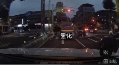 惊险画面曝光!父不满幼童吵闹大马路上竟赶下车 警依法严办