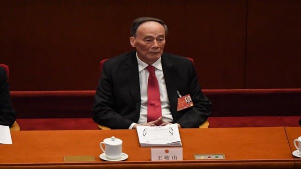 图为2022年3月5日，中共国家副主席王岐山在北京人民大会堂出席全国人民代表大会开幕会议。（图片来源：LEO RAMIREZ/AFP via Getty Images）