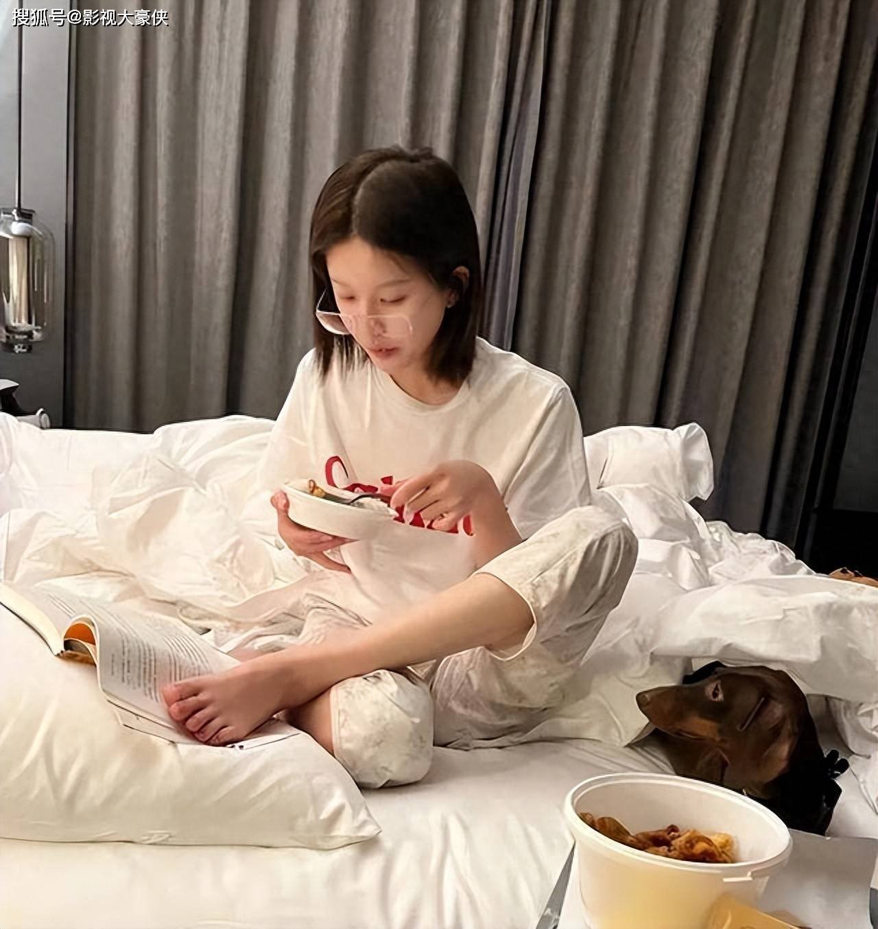 赵露思被曝解约复出失败,处境尴尬,无戏可拍只能倒退做网红