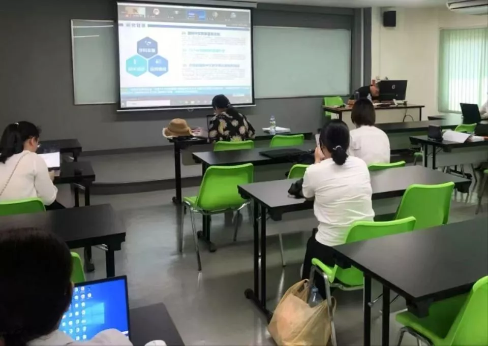 追求“性价比”的留学生,撕不掉“镀金”标签